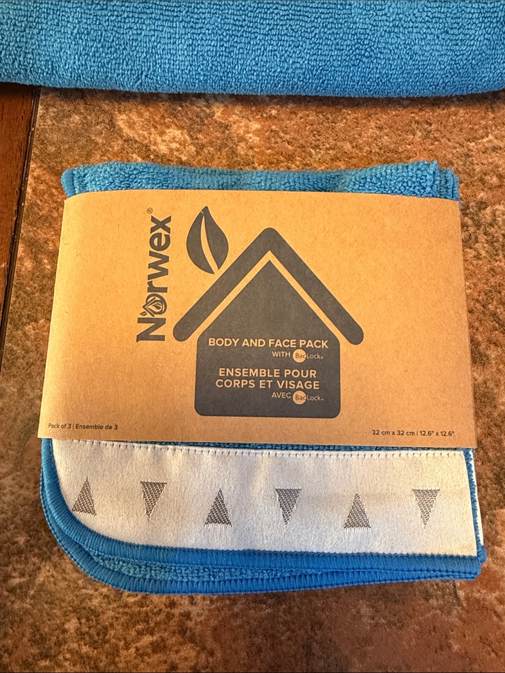 Norwex Blue Microfiber Bath Cloth Set with Geo Trim - Picture 5 of 5
